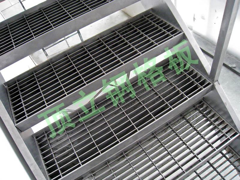 踏步鋼格板-案例.jpg